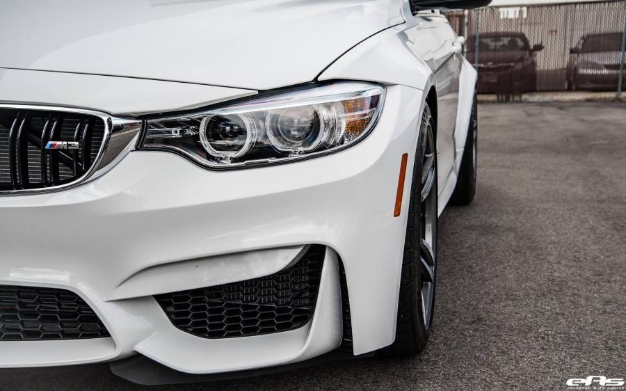 Детали экстерьера BMW M3 Sedan Alpine White by EAS 2017 года  (фото 4 из 6)